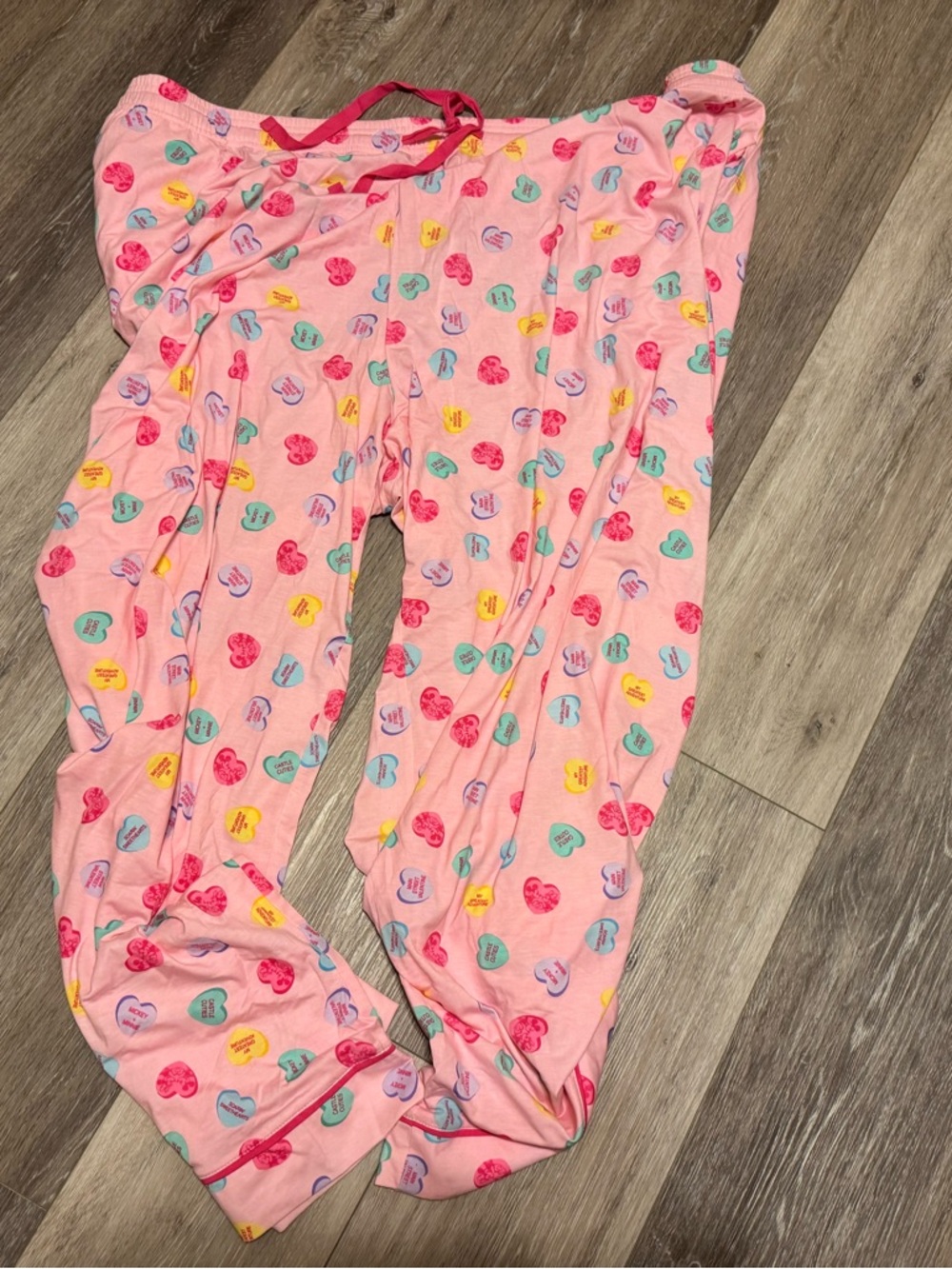 READ CAREFULLY! Disney Parks Valentines PJ’s Short Sleeve Top 2X Pants 3X NWT! - Picture 2 of 10